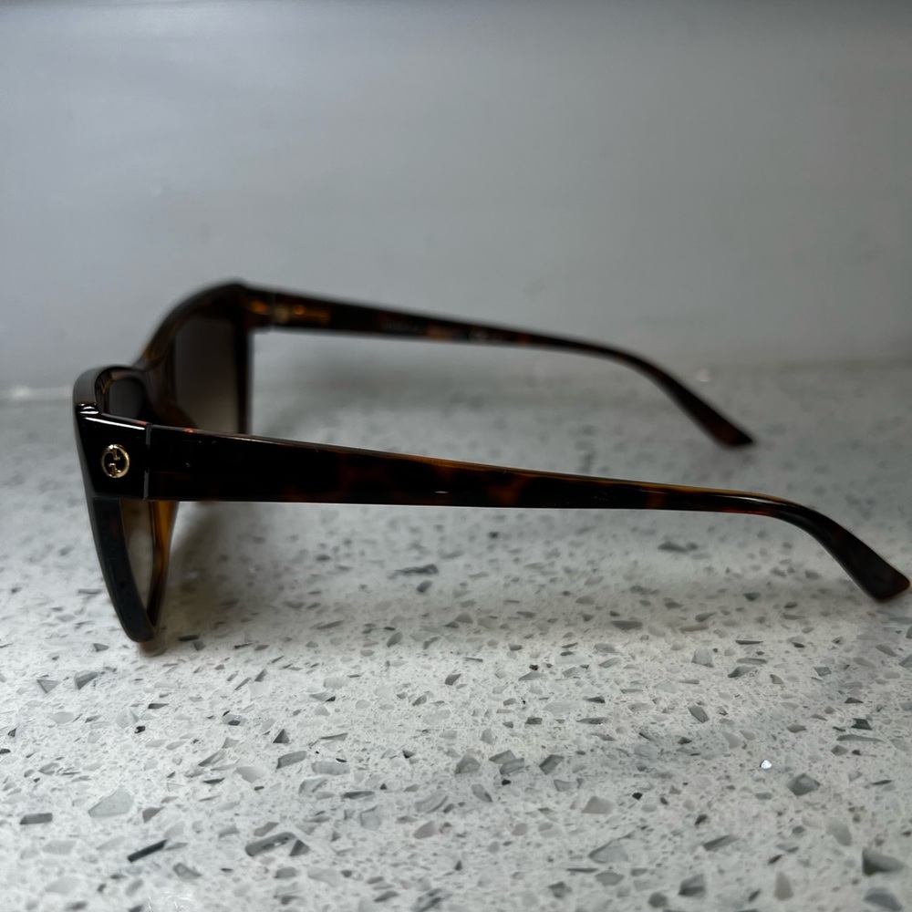 Cat Eye GUCCI Sunglasses - Picture 4 of 5